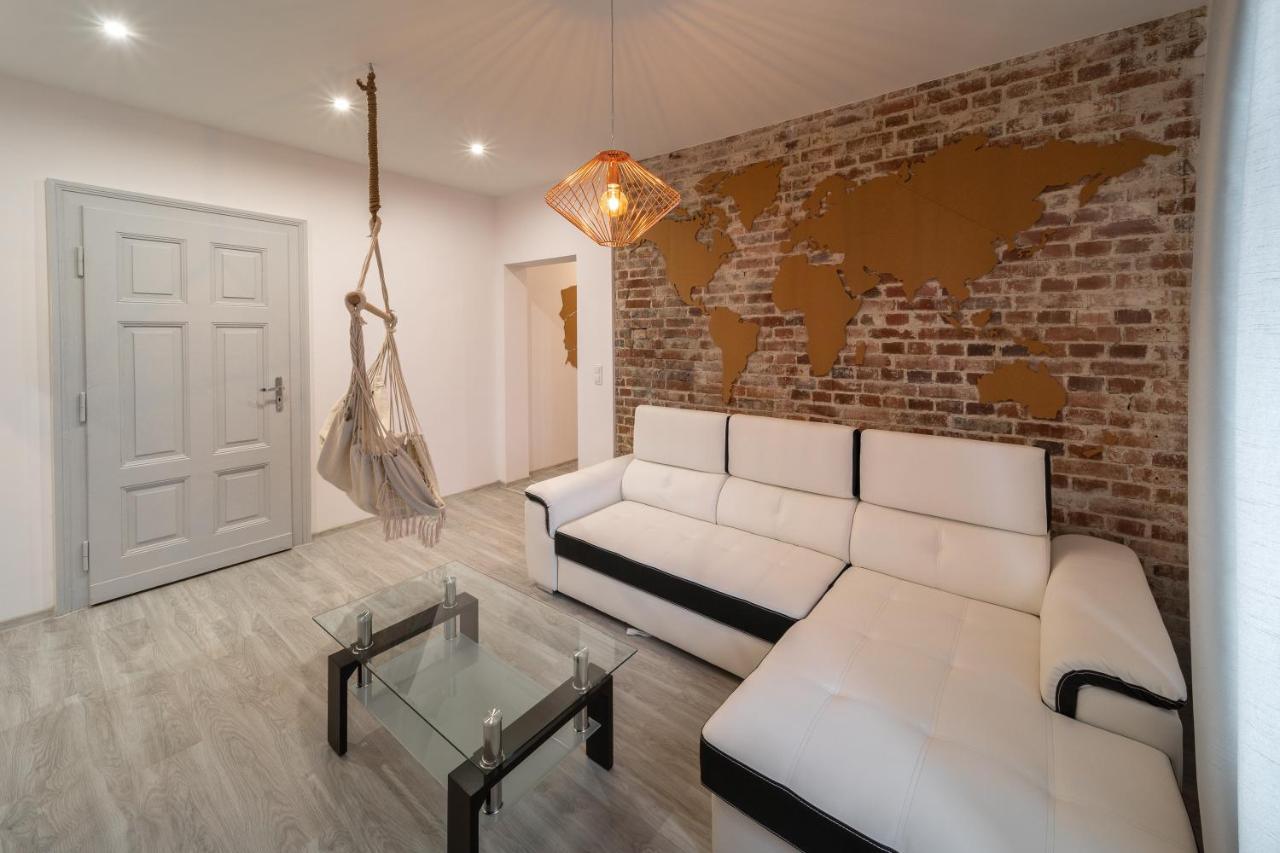 אופולה Around The World Vision Apartment - Centrum מראה חיצוני תמונה